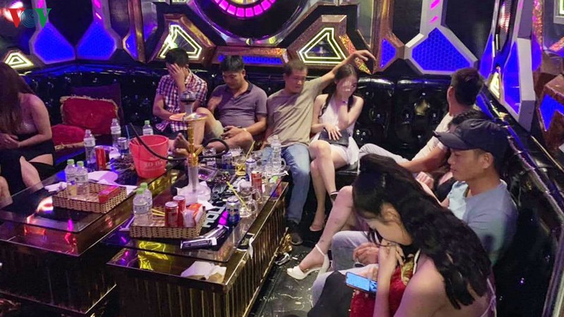 hang chuc doi tuong su dung ma tuy trong quan karaoke hollywood hinh 1