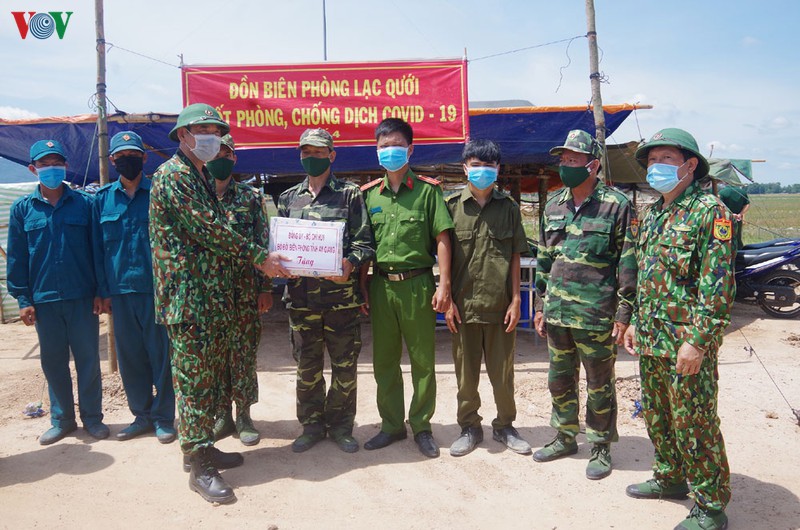 bat giu gan 400 nguoi xuat, nhap canh trai phep tai an giang hinh 2