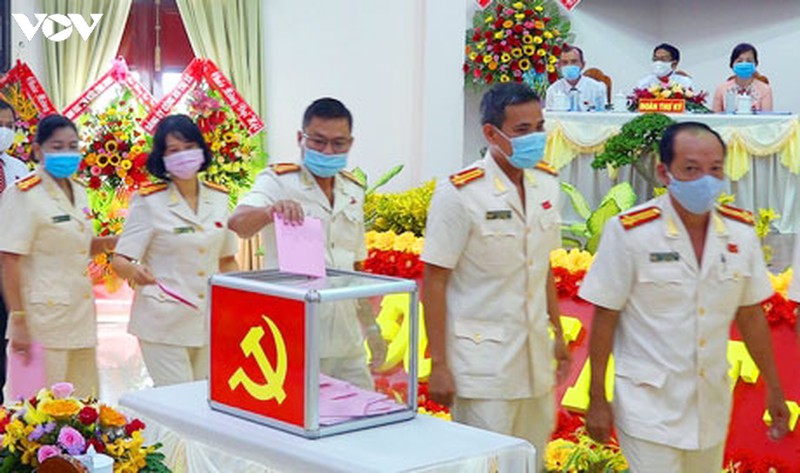 ong nguyen hieu nghia tai dac cu bi thu thi uy binh minh, vinh long hinh 1