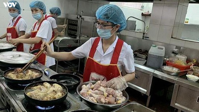 bao ve suc khoe y bac si noi tuyen dau chong dich hinh 3