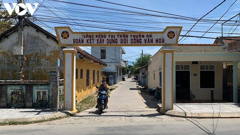 21 nam truoc, tong bi thu le kha phieu da dat ten cho mot ngoi lang hinh 1