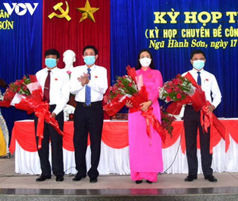da nang kien toan chuc danh chu tich 4 ubnd quan, huyen hinh 3