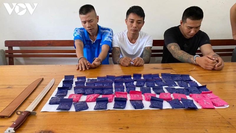 bi dung xe, nhom doi tuong vut ca van vien ma tuy roi thao chay hinh 1