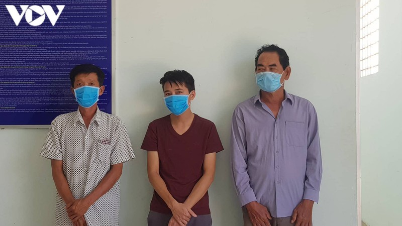 ​khoi to 3 doi tuong trong duong day dua nguoi ra nuoc ngoai trai phep hinh 1