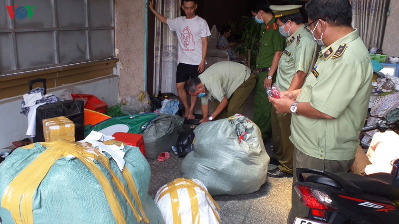 binh duong: thu giu gan 17.000 khau trang vai khong ghi nhan hang hoa hinh 1