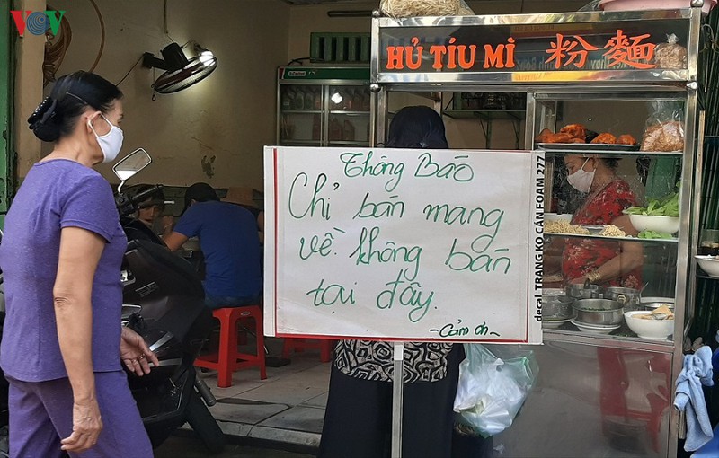 nhieu nha hang, quan an chuyen sang ban online hoac mang di hinh 2