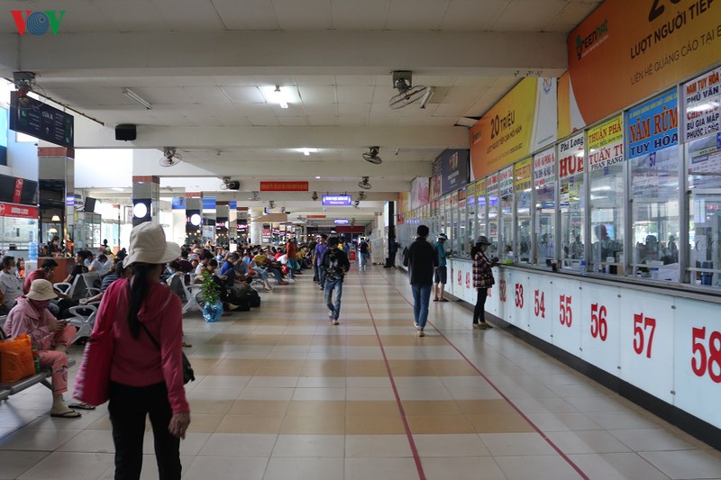 gia xang giam nhung cuoc van tai van dung im, hanh khach chiu thiet hinh 2