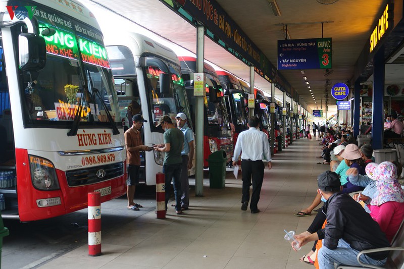 gia xang giam nhung cuoc van tai van dung im, hanh khach chiu thiet hinh 3