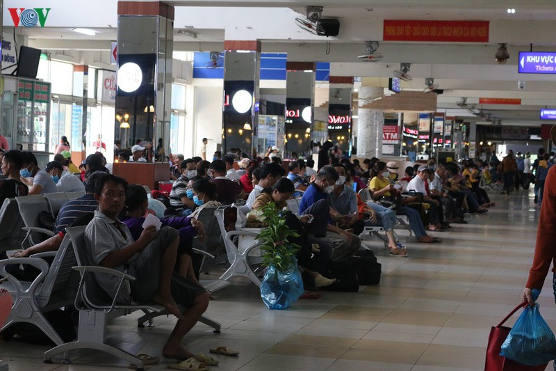 gia xang giam nhung cuoc van tai van dung im, hanh khach chiu thiet hinh 1