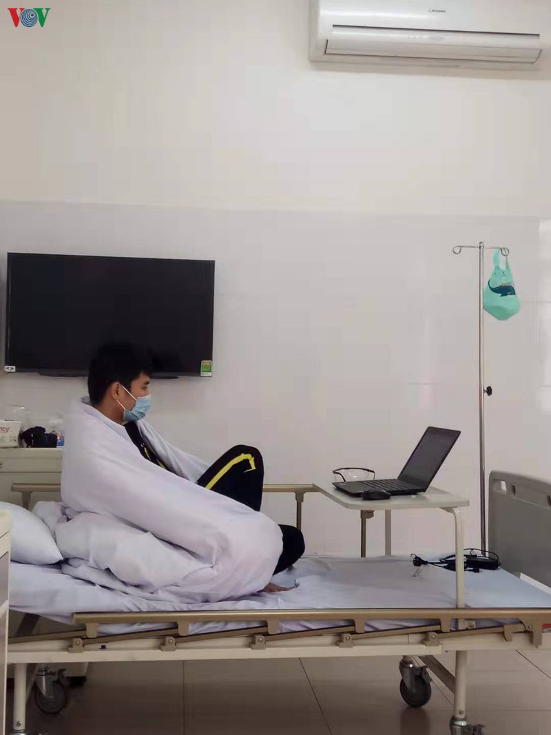 nhung hinh anh cong dan viet nam o vu han truoc khi ve nuoc hinh 9
