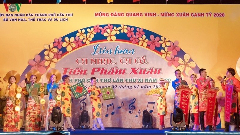 can tho: be mac lien hoan "ca nhac, ca co, tieu pham xuan" nam 2020 hinh 1