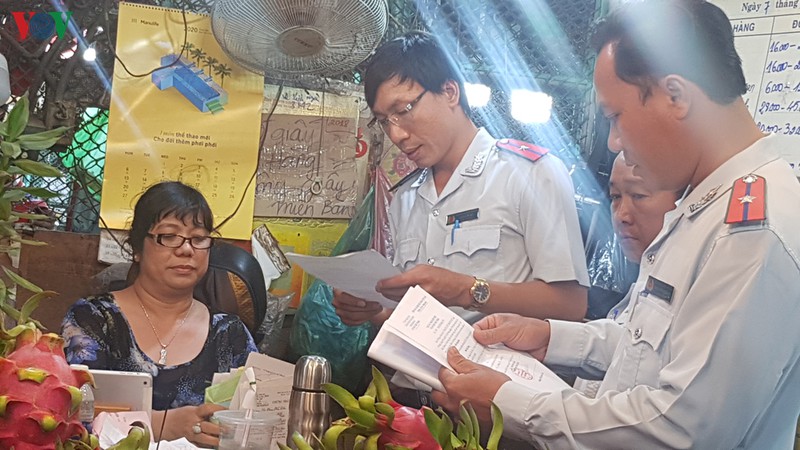 cho nong san lon nhat tphcm co nguy co mat an toan thuc pham tu rac thai hinh 5
