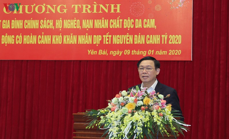pho thu tuong chuc tet va tang qua dong bao cac dan toc tinh yen bai hinh 1