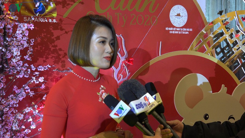chuong trinh don tet co truyen cua cong dong nguoi viet tai sec hinh 2