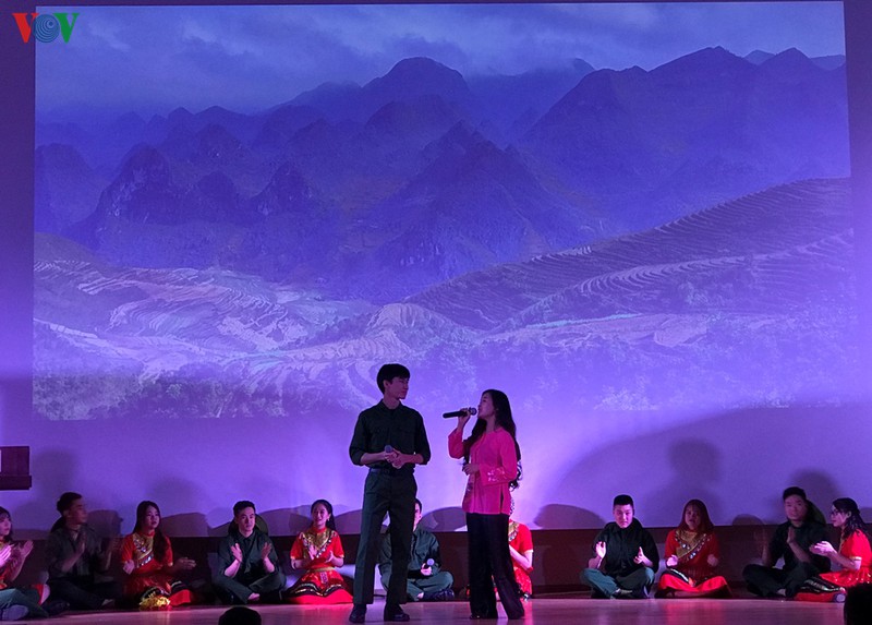 sinh vien viet nam tai nga chung vui don tet co truyen hinh 5