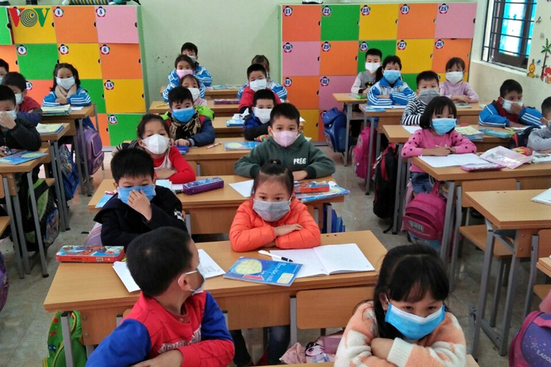 lai chau chay hang khau trang y te, nguoi dan xon xao lo lang hinh 2