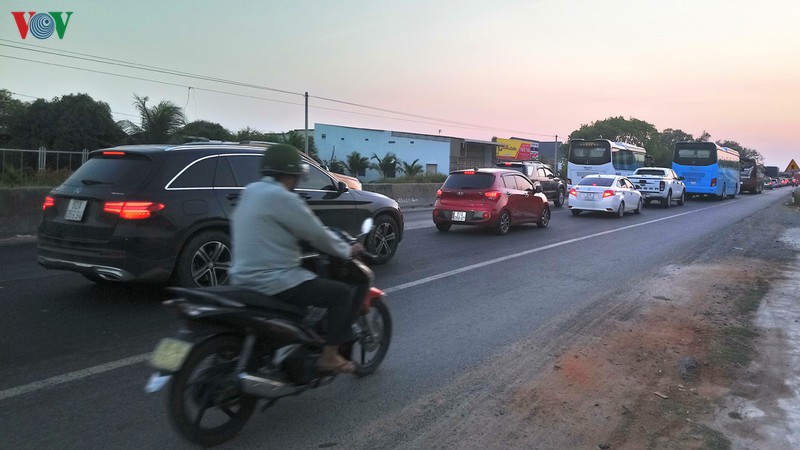 un tac nghiem trong quoc lo 1a, tram thu phi song phan xa tram hinh 3