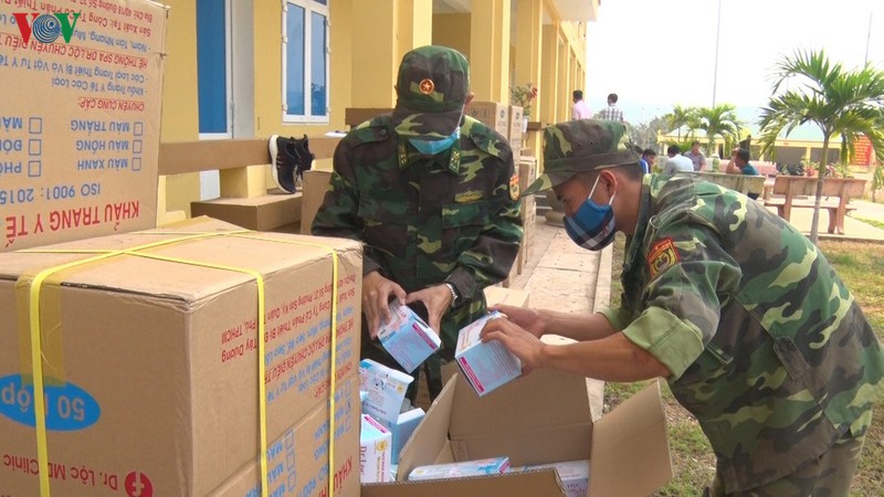 quang tri: mot ngay bat 5 vu buon lau 95.000 khau trang sang lao hinh 1
