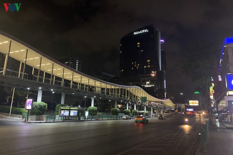 dem thiet lap tinh trang khan cap: bangkok vang ve, diu hiu hinh 1