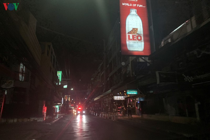 dem thiet lap tinh trang khan cap: bangkok vang ve, diu hiu hinh 4