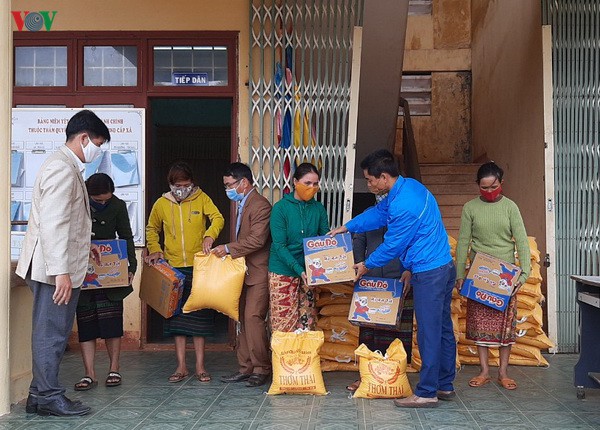 cong gao ve giup dong bao ngheo mien nui quang tri hinh 1