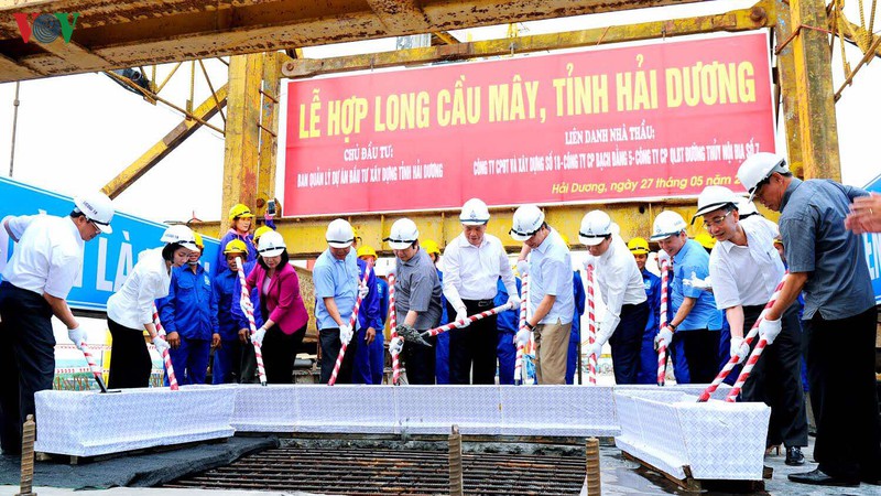 hop long cau may vuot song kinh mon o hai duong hinh 1