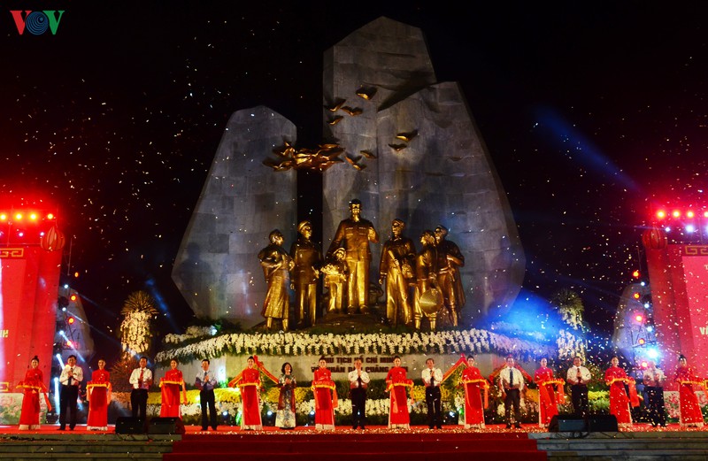 khanh thanh tuong dai chu tich ho chi minh voi nhan dan quang binh hinh 1