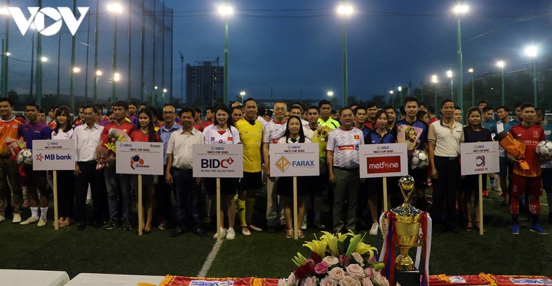 giai bong da cac doanh nghiep viet nam tai campuchia chao mung quoc khanh hinh 1
