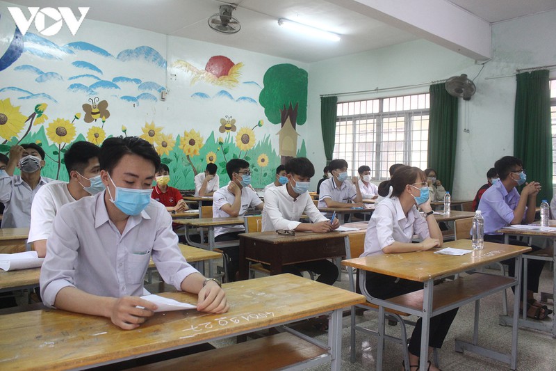 thi sinh dak lak phan khoi vi de thi vua suc hinh 1