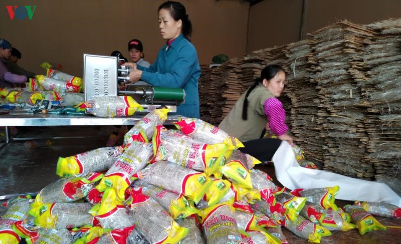 lang dong rieng huc dong vao vu tet hinh 1