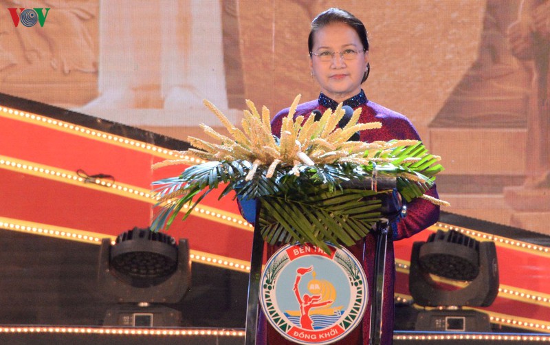 chu tich quoc hoi du le ky niem 60 nam ngay ben tre dong khoi hinh 1