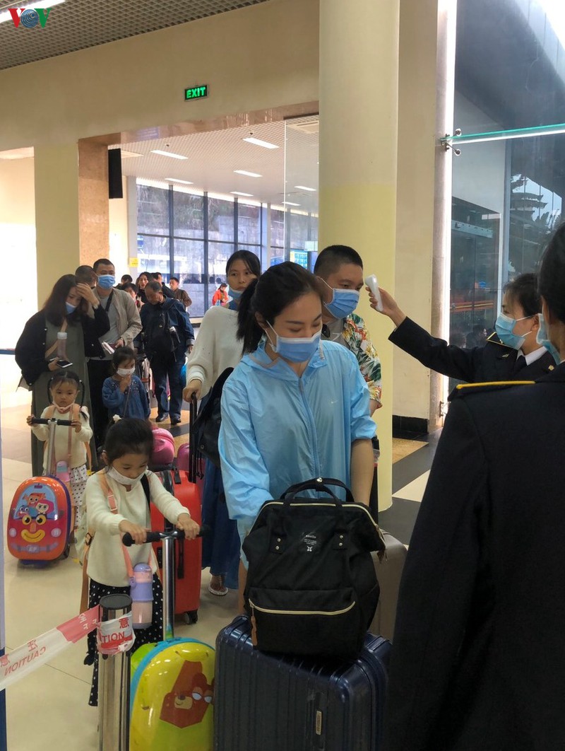 doi pho virus corona: quang ninh bo sung 6 may moi do than nhiet hinh 2