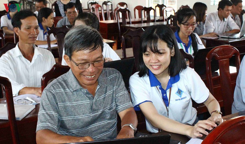 nong dan ban cach giup nhau lam giau hinh 3