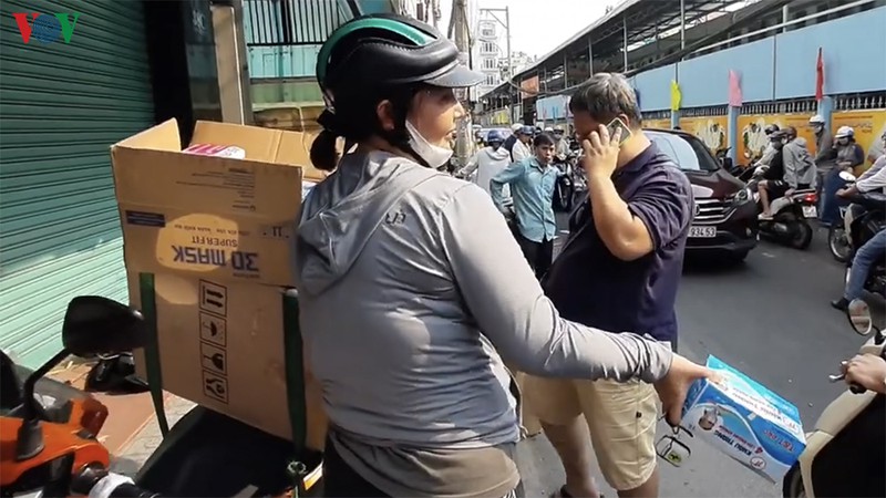 khau trang y te "chay hang" du gia ngay mot tang cao o tphcm hinh 2