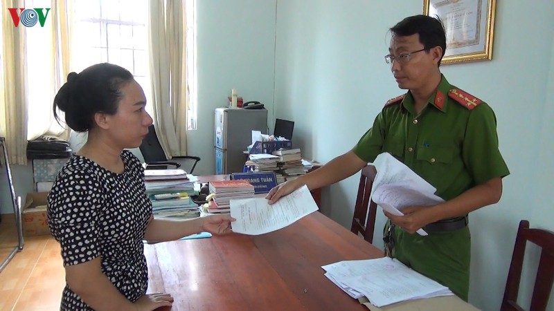 khoi to doi tuong lam gia giay to dat o phu quoc de lua dao hinh 1