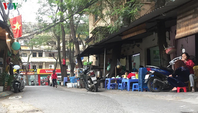 hang quan dong cua hang loat thoi covid-19 o ha noi hinh 2
