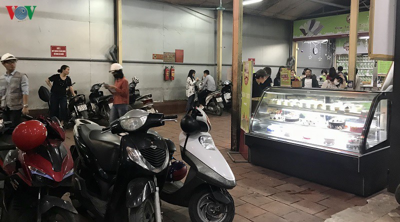 hang quan dong cua hang loat thoi covid-19 o ha noi hinh 4