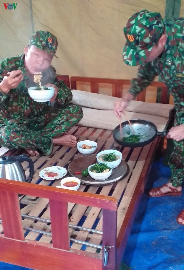 theo chan bo doi bien phong chan dich covid-19 noi bien gioi son la hinh 13