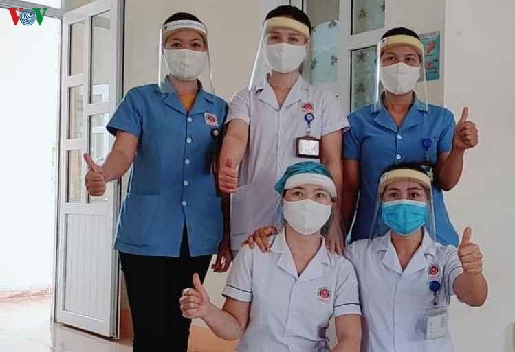 "kinh chan giot ban" sang che cua tuoi tre nghe an chong covid-19 hinh 1