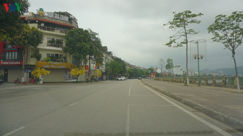 lao cai: pho phuong, ben xe thua vang; cua khau, cho dem dong nghit nguoi hinh 10
