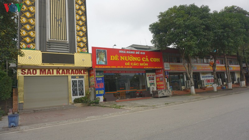 lao cai: pho phuong, ben xe thua vang; cua khau, cho dem dong nghit nguoi hinh 11