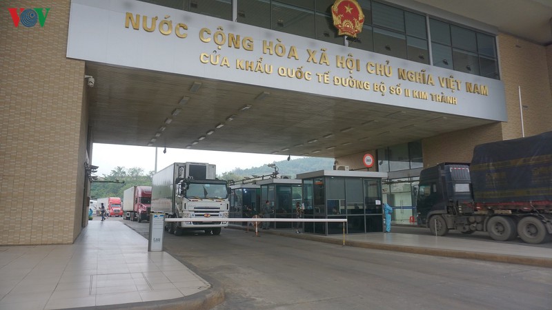 lao cai: pho phuong, ben xe thua vang; cua khau, cho dem dong nghit nguoi hinh 7