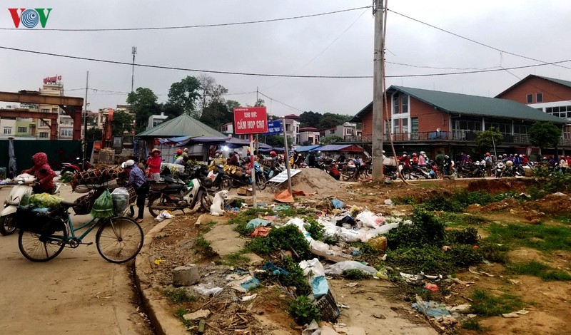 cho dem dau moi lon nhat lao cai bi tam dung vi covid-19 hinh 1