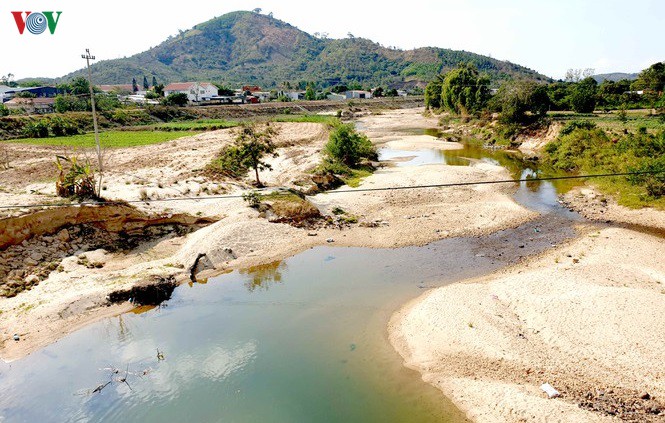 nhieu cong trinh thuy loi het nuoc, hang nghin ha cay trong mat trang hinh 4