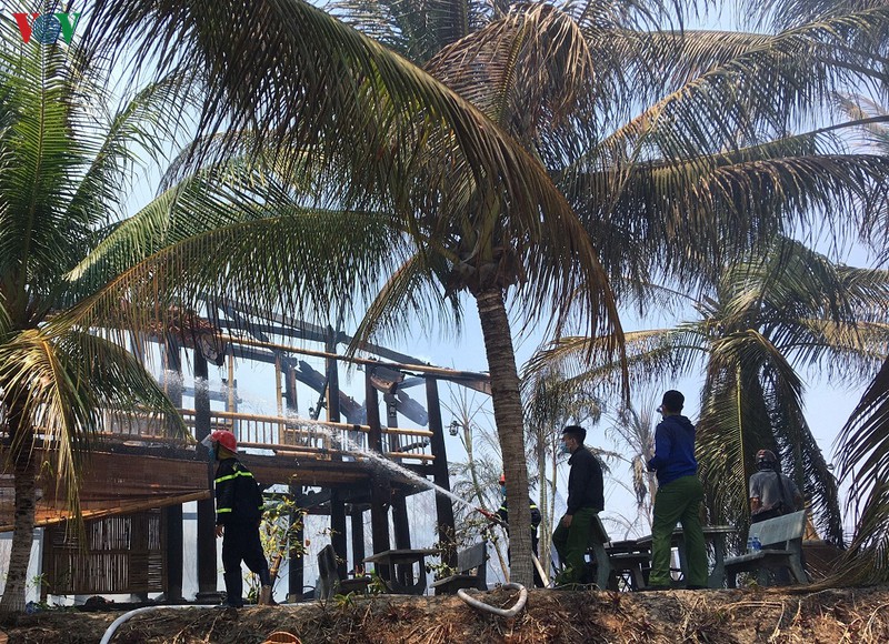 chay lon tai 2 khu nha hang, quan bar o phan thiet hinh 2