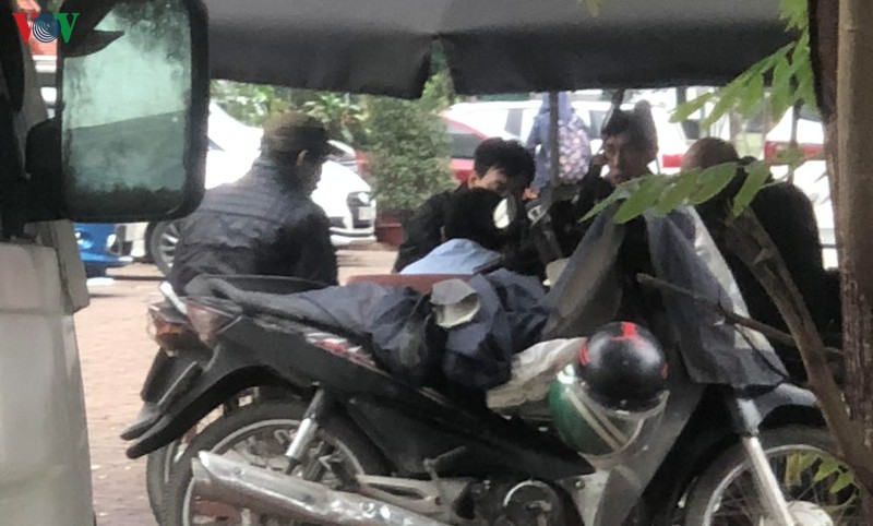 ha noi van con nhieu nguoi ra duong bat chap lenh cam hinh 1