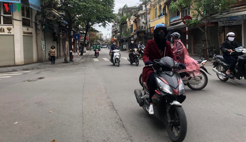 ha noi van con nhieu nguoi ra duong bat chap lenh cam hinh 5