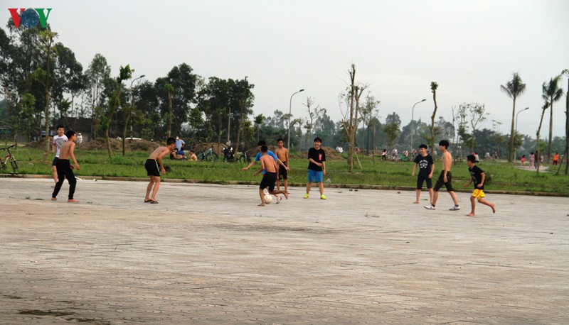 cong an tp vinh nhac nho nguoi dan khong ra duong de cach ly xa hoi hinh 4