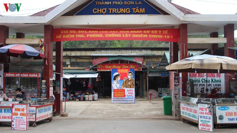 cho dan sinh son la thuc hien tot quy dinh phong chong dich covid-19 hinh 1