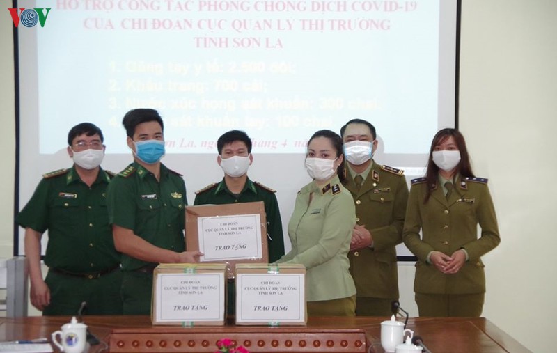 nguoi dan son la tiep suc luc luong tuyen dau chong dich covid-19 hinh 1